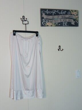 NWOT Velrose White 4X  Beautiful  Hem Half Slip